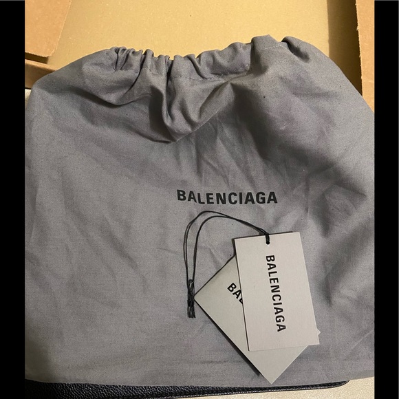 🔥BALENCIAGA Black Leather Pouch Bag🔥 NEW!! - Picture 5 of 7